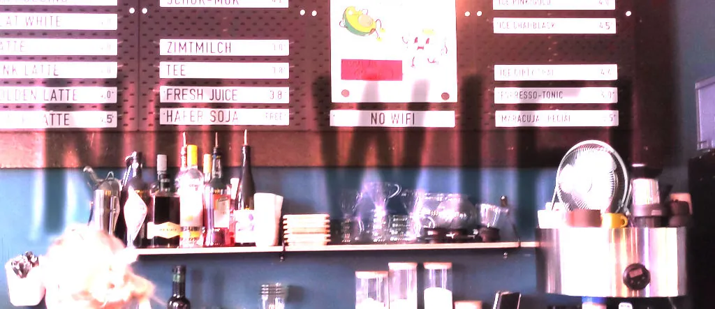 Photo of a cafe with sign telling 'no wifi'.